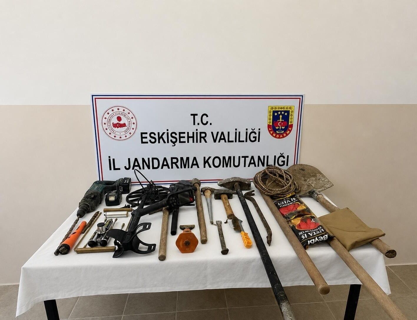 Eskişehir’de Kaçak Kazı Yapan 3 Şüpheli Yakalandı