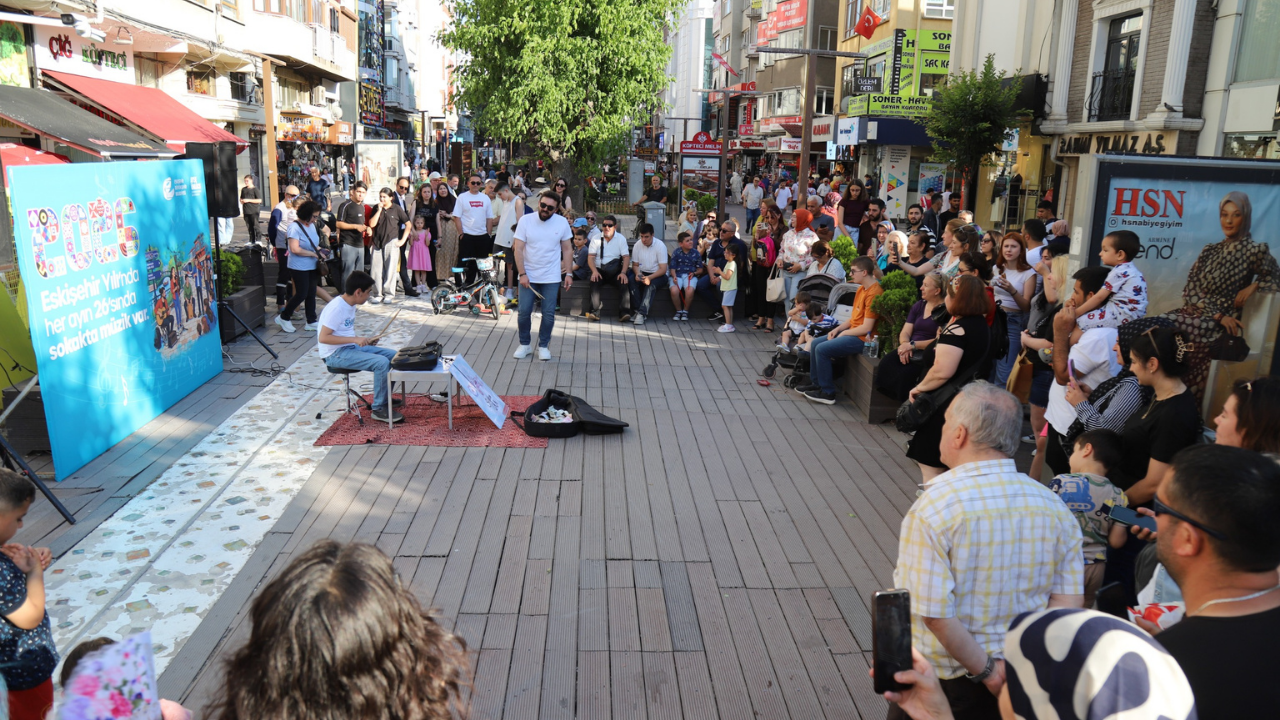Eskişehir'de Müzik Ve İndirim Günleri Yoğun İlgi Gördü (2)