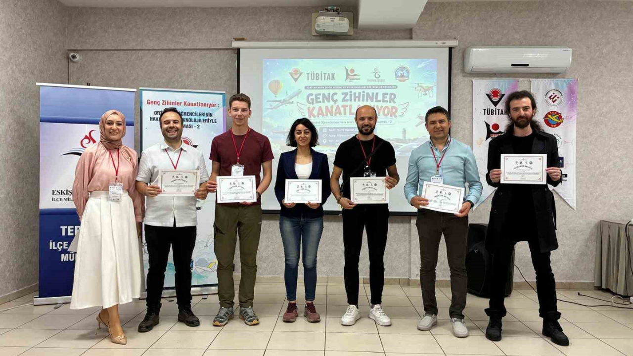 Eskişehir'de Ortaokul Öğrencileri Havacılık Eğitimi Aldı (1)