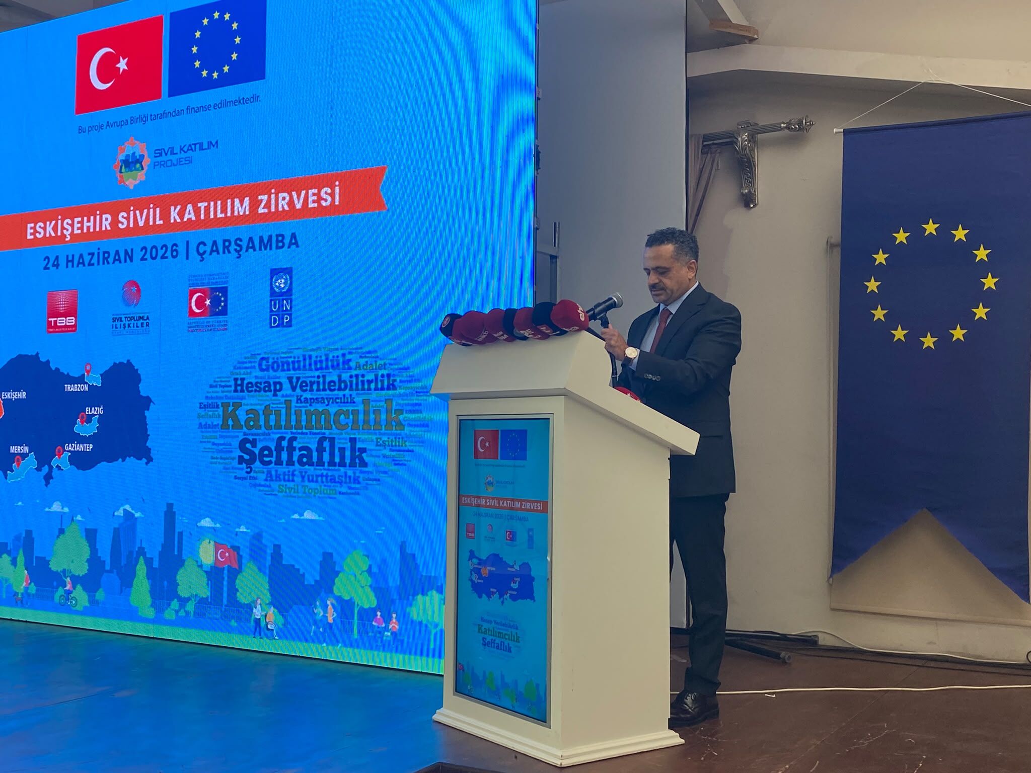 Eskişehir’de Sivil Katılım Zirvesi Düzenlendi (1)-1