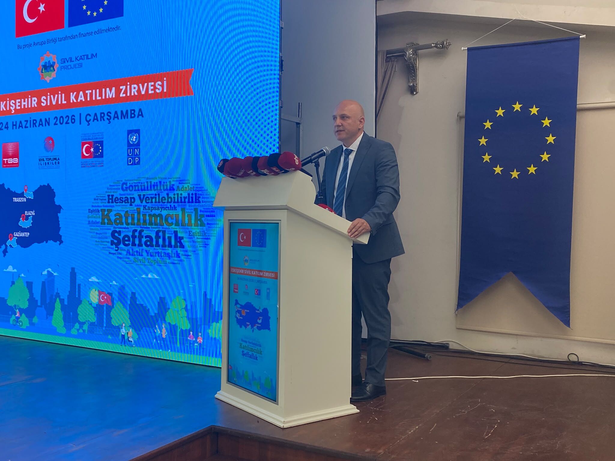 Eskişehir’de Sivil Katılım Zirvesi Düzenlendi (3)