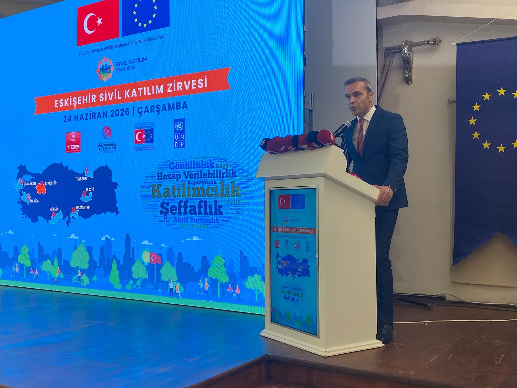 Eskişehir’de Sivil Katılım Zirvesi Düzenlendi (4)