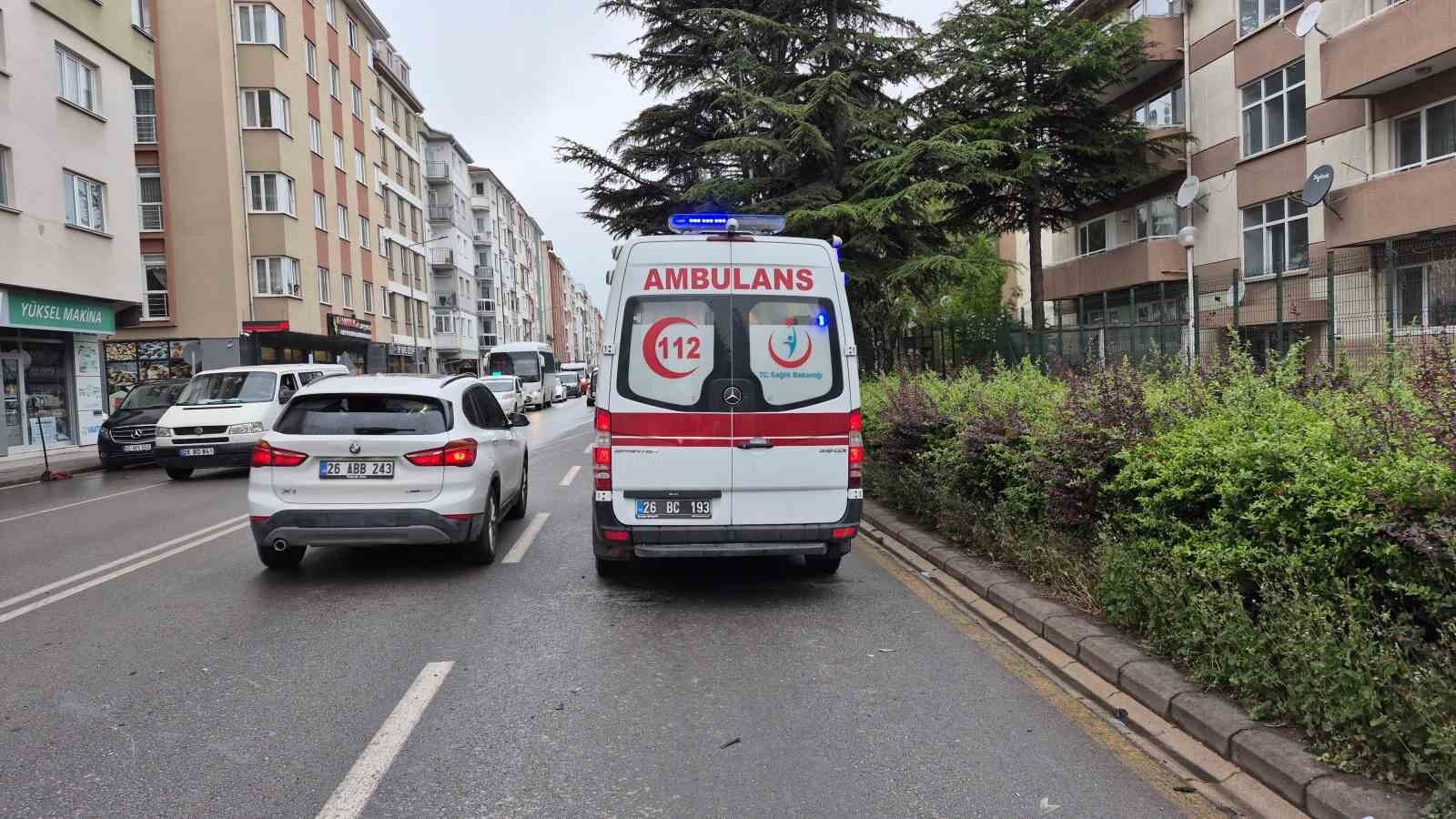 Eskişehir'de U Dönüşü Kazaya Neden Oldu 2 Yaralı (1)