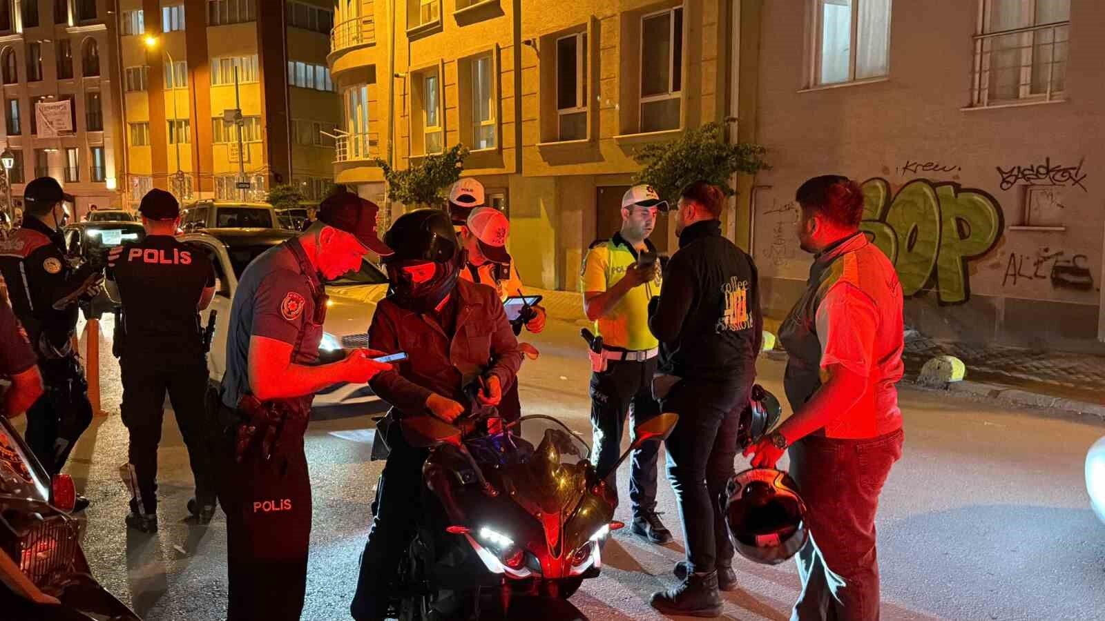 Eskişehir'in O Sokağında Binlerce Lira Ceza Kesildi (1)