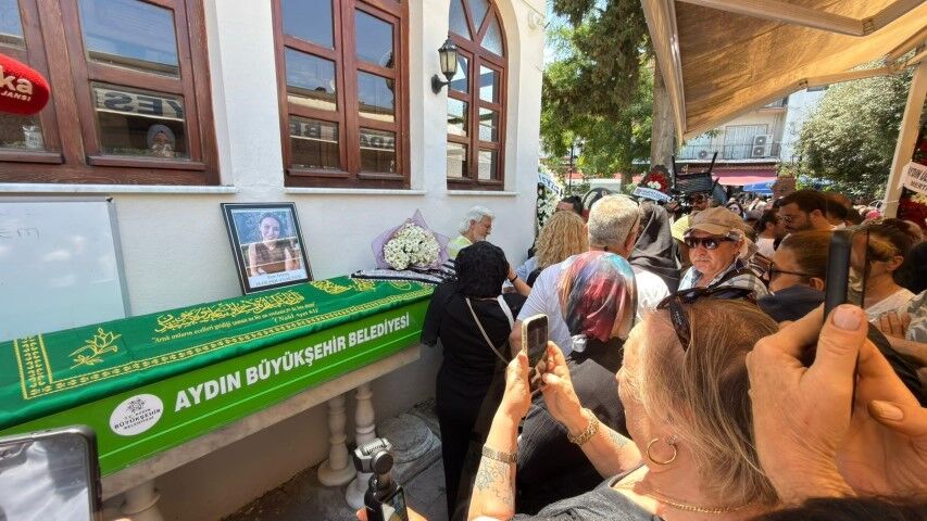 Genç Oyuncu Ece İrtem Son Yolculuğuna Uğurlandı (1)