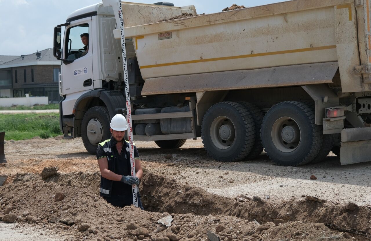 Günhan Sokak’ta Yağmur Suyu Altyapısı Yenilendi (4)
