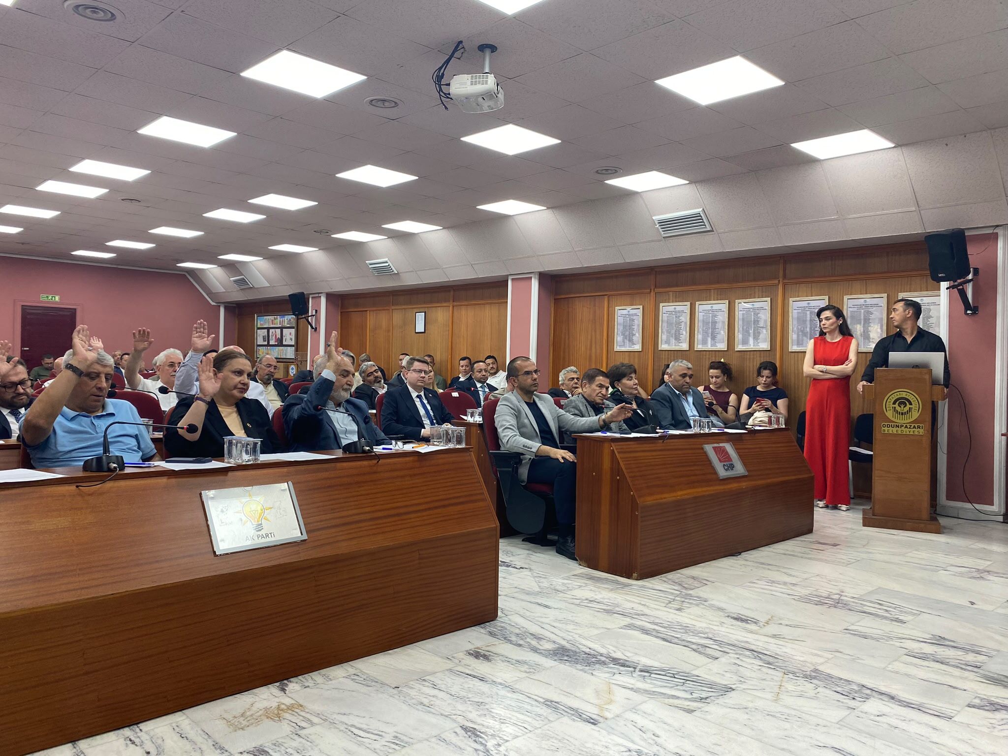 Kredi Yetkisi Görüşmelerinde Ak Parti Ve Chp Karşı Karşıya Geldi (2)-2