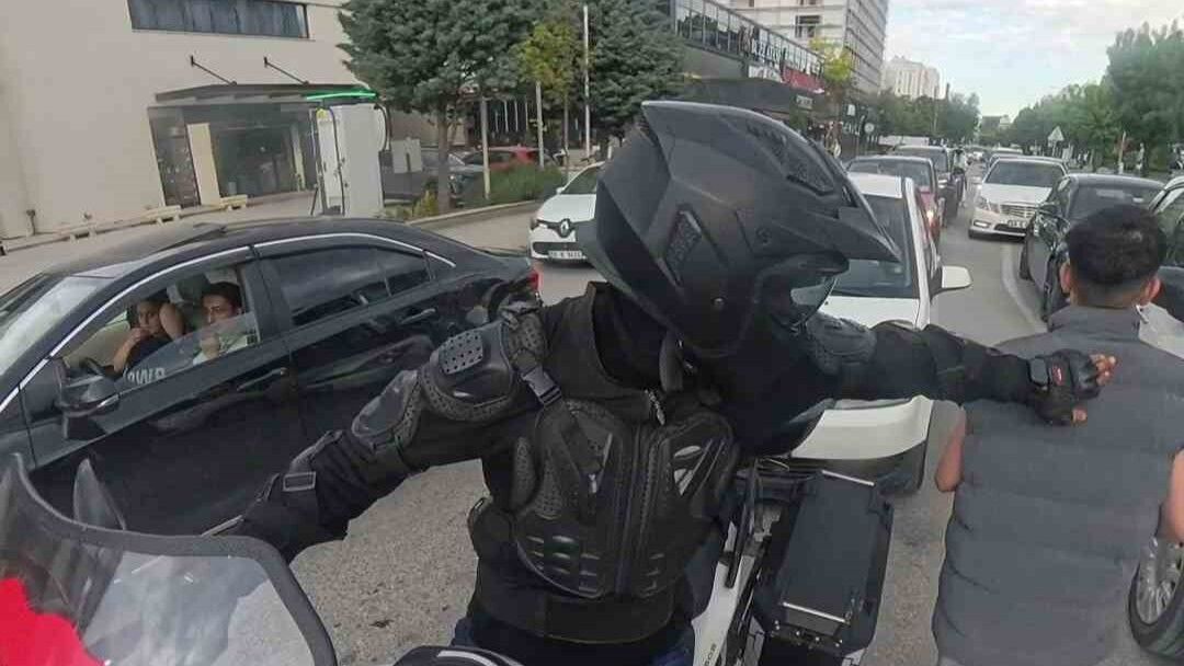 Küçük Çocuğun Bayrak Sevgisi Kameraya Yansıdı (1)