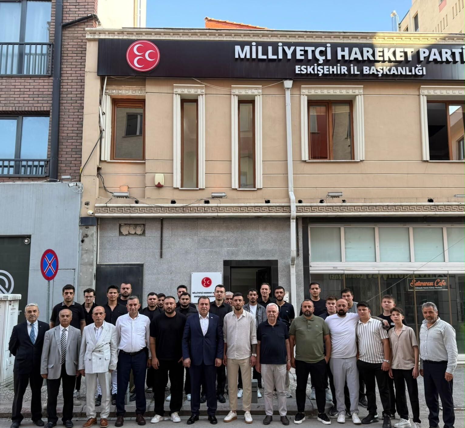 Nefer Tribün Grubu’ndan Mhp İl Başkanlığı'nı Ziyaret Etti (2)
