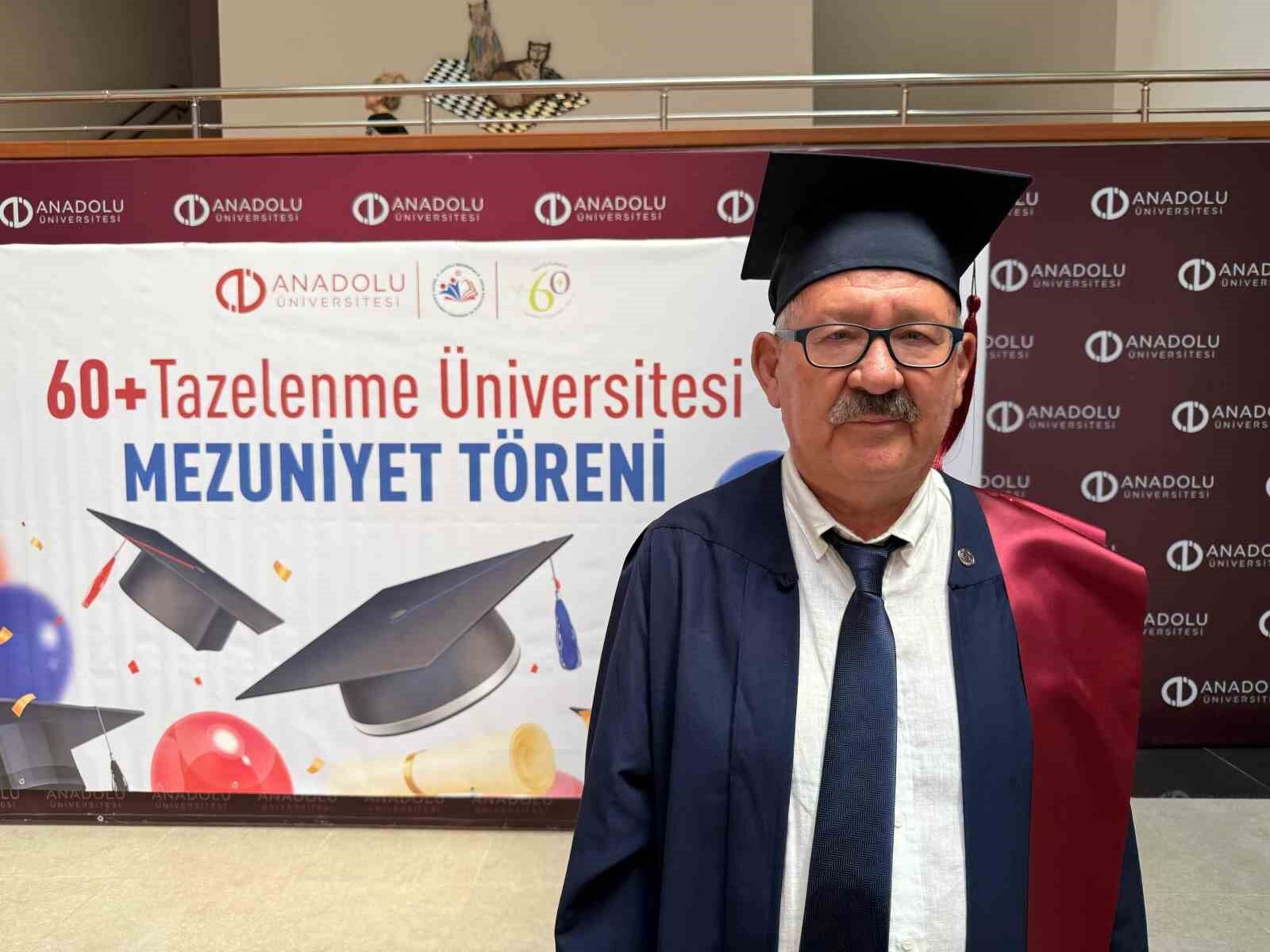 “Öğrenmenin Yaşı Yok” Dediler, Yıllar Sonra Diploma Aldılar (1)