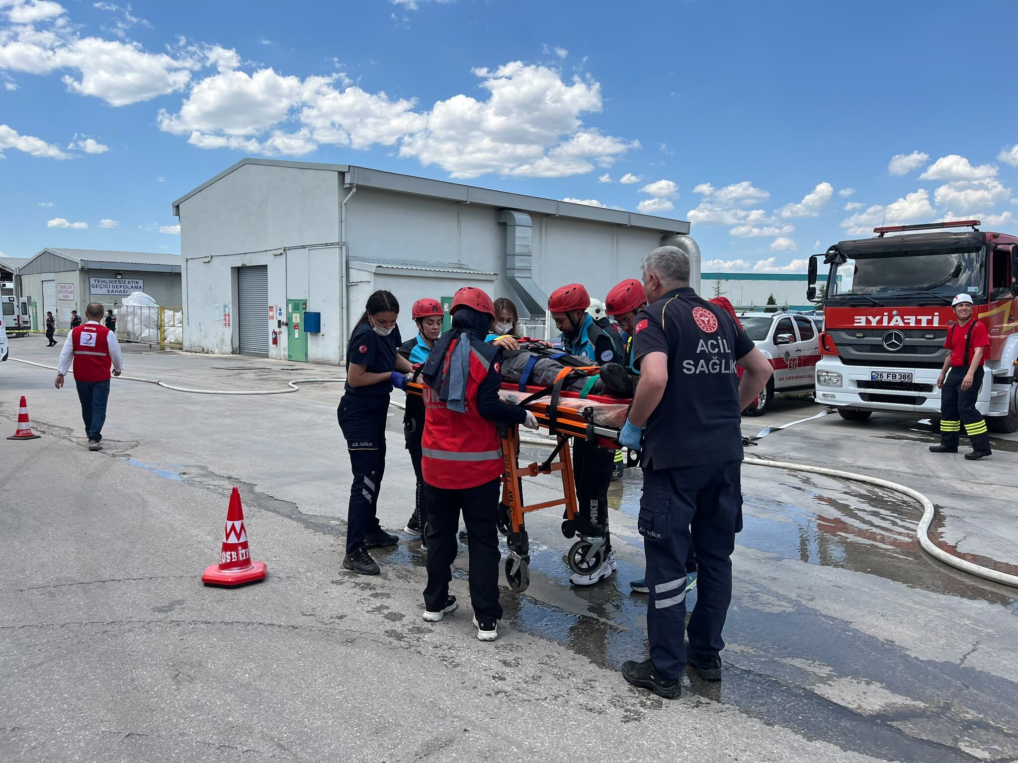 Osb’de Dev Tatbikat Yangın, Göçük Ve Kimyasal Sızıntı Senaryosu (14)