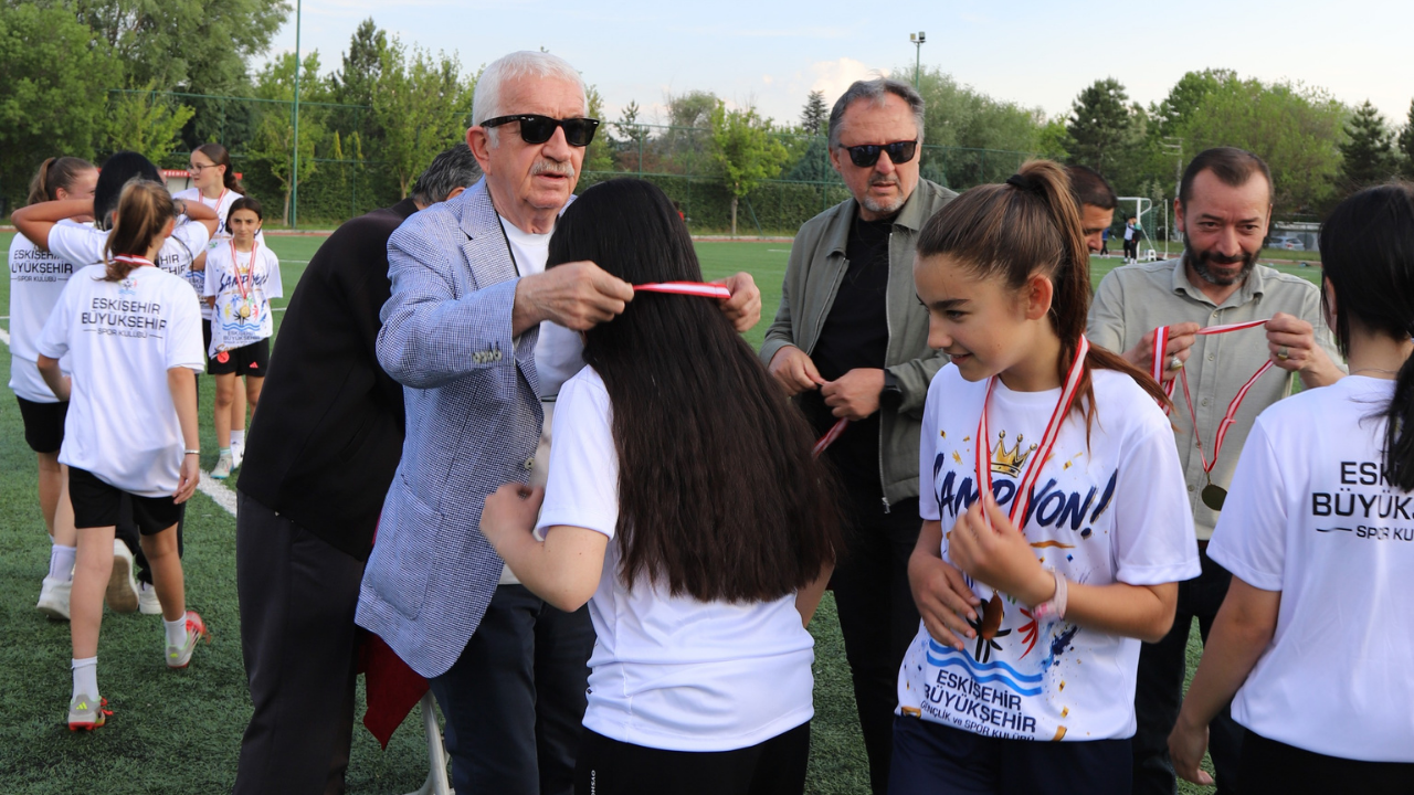 U15 Kızlarda İlk Kupa Eskişehir Büyükşehir'e (2)