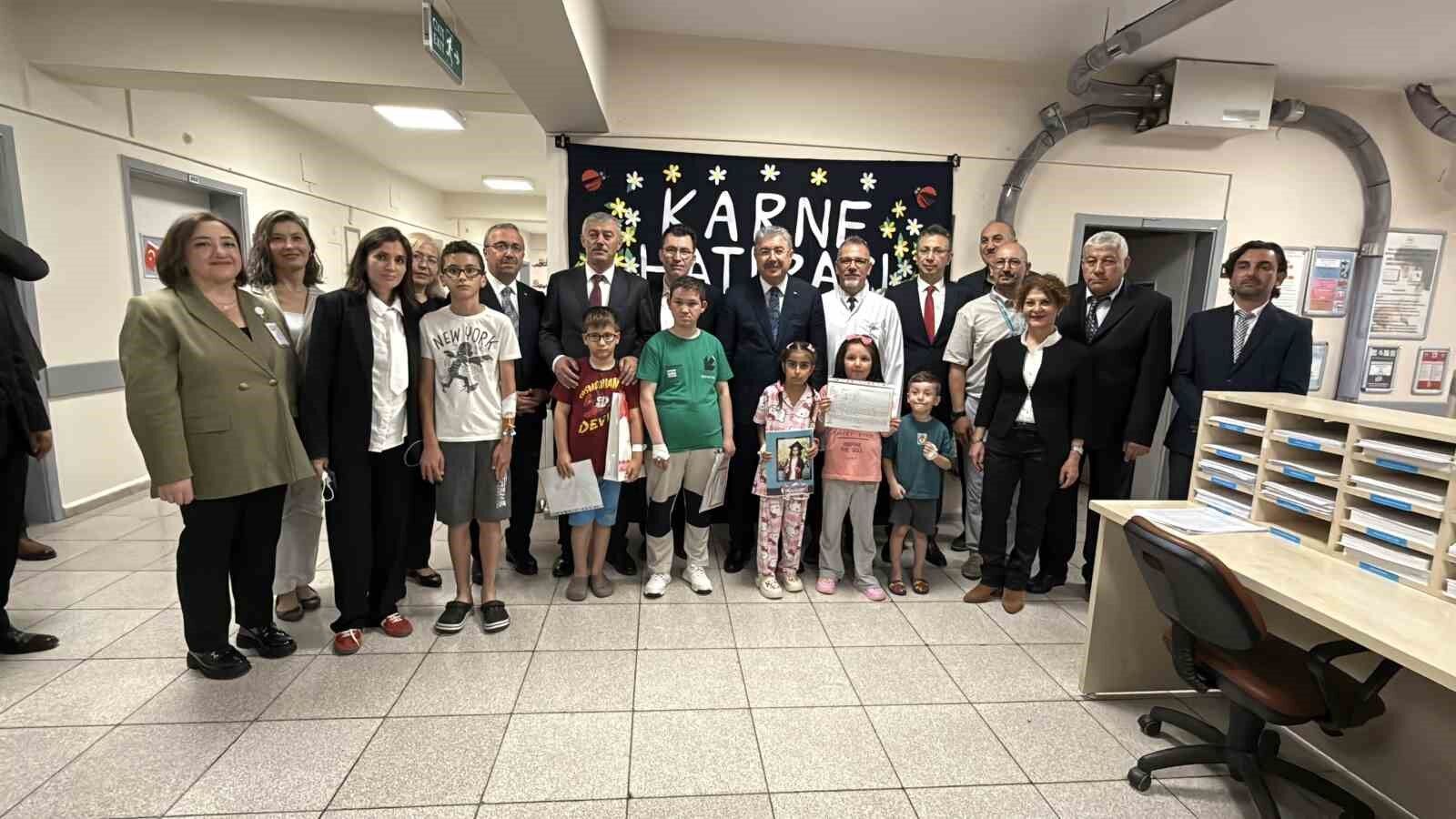 Vali Yılmaz Hastanedeki Öğrencilerin Karne Sevincine Ortak Oldu (1)
