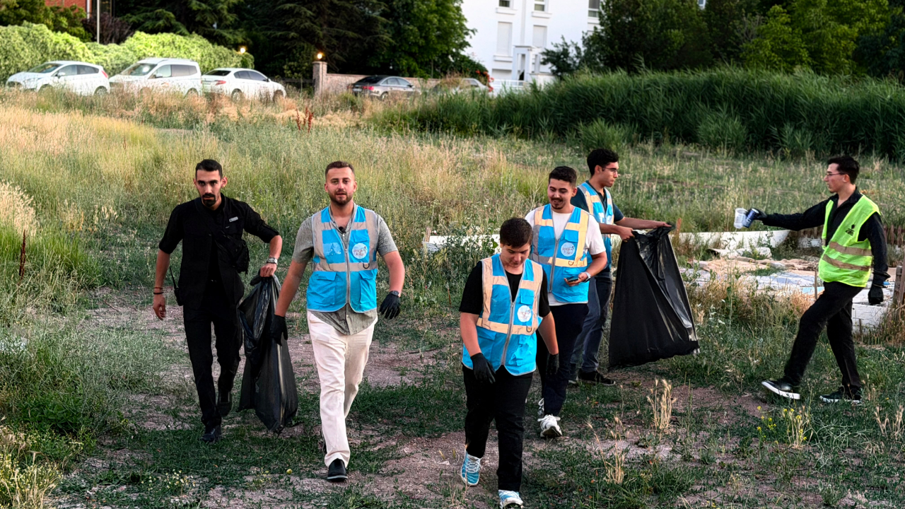 Ak Parti Gençlerinden Kanlıkavak'ta Temizlik (1)