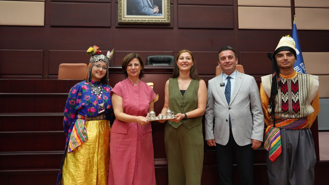 Ayşe Ünlüce Dünyanın Kültür Elçilerini Ağırlıyoruz