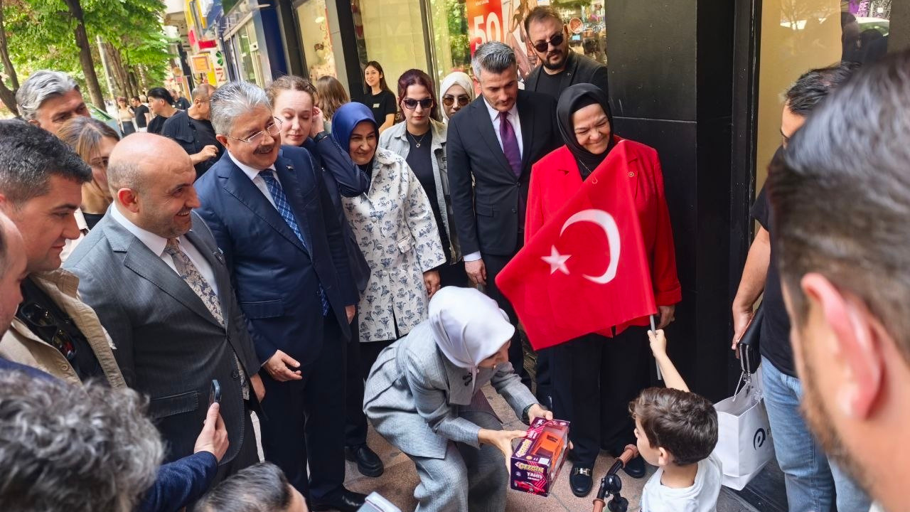 Bakan Göktaş'tan Eskişehir'de Esnaf Ve Vatandaş Ziyareti (1)