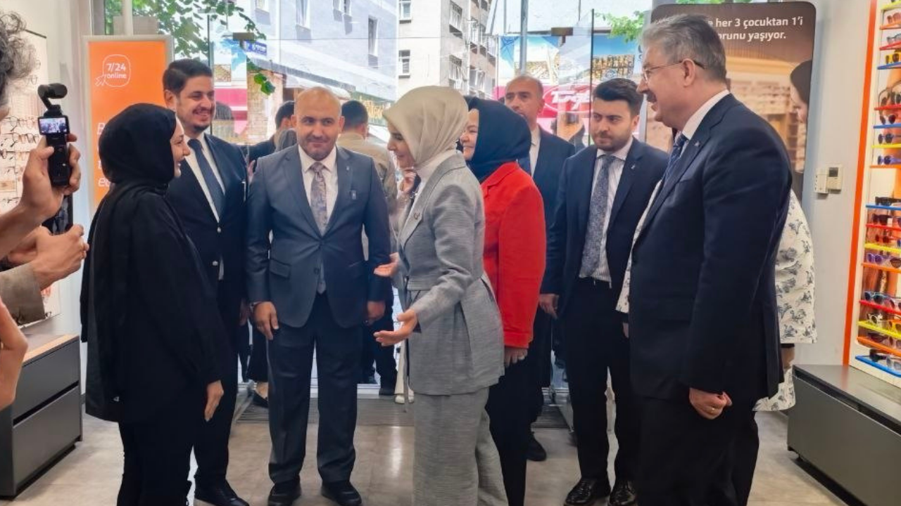Bakan Göktaş'tan Eskişehir'de Esnaf Ve Vatandaş Ziyareti (3)