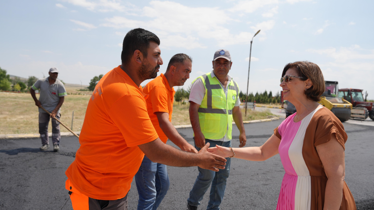 Başkan Ünlüce Sakaryabaşı'ndaki Asfalt Çalışmasını İnceledi (1)