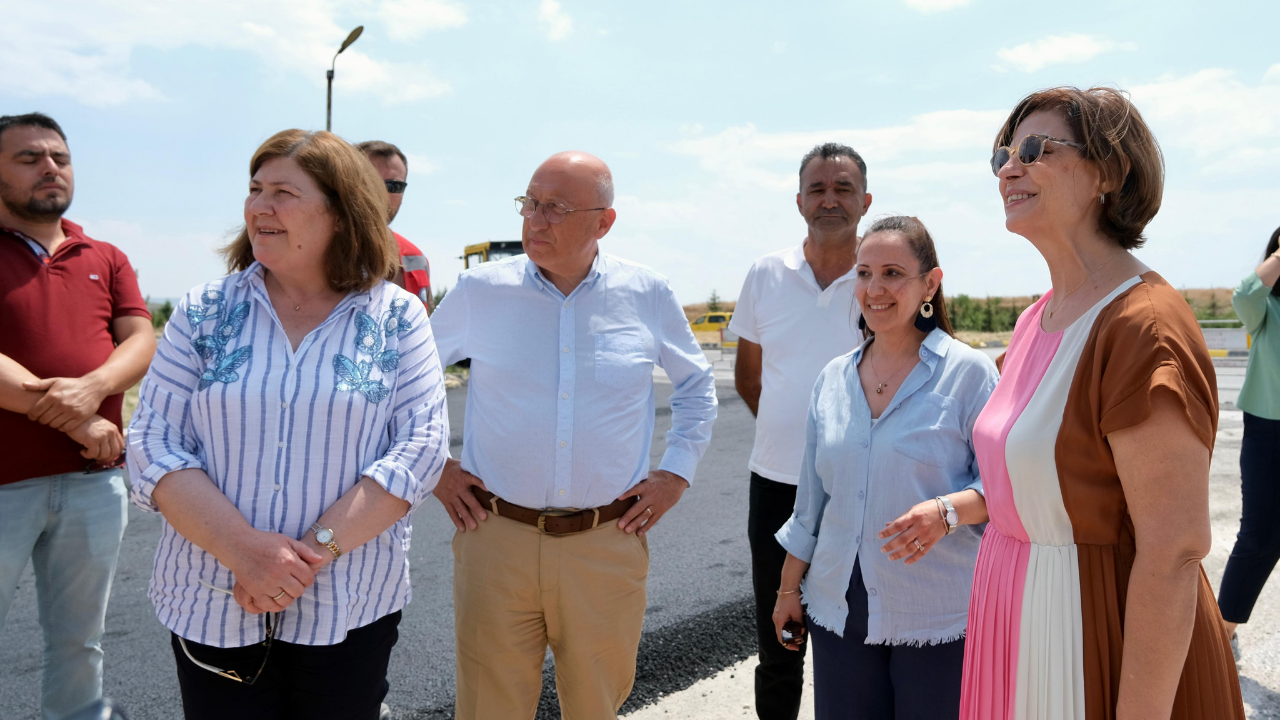 Başkan Ünlüce Sakaryabaşı'ndaki Asfalt Çalışmasını İnceledi (2)