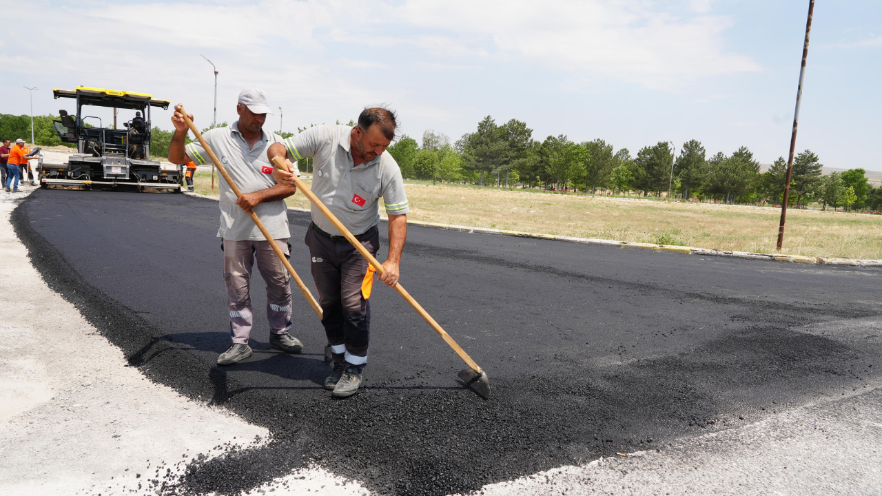 Başkan Ünlüce Sakaryabaşı'ndaki Asfalt Çalışmasını İnceledi (6)