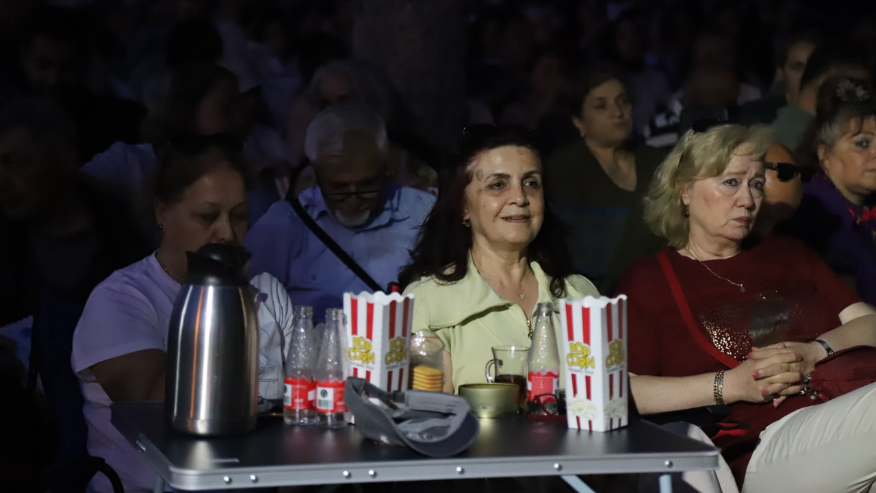Büyükşehirden Emeklilere Nostalji Dolu Açık Hava Sineması (2)