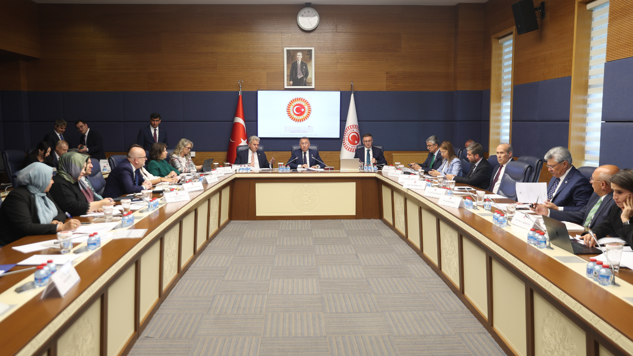 Çakırözer'den Sağlık Tesisleri Tepkisi (1)