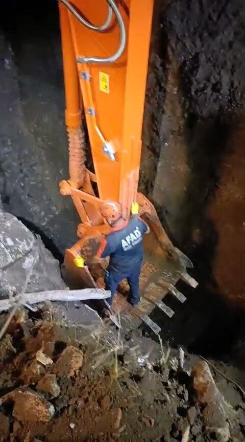 Define Faciasında 12 Metrelik Tünelde Afad'ın Zorlu Mücadelesi (2)