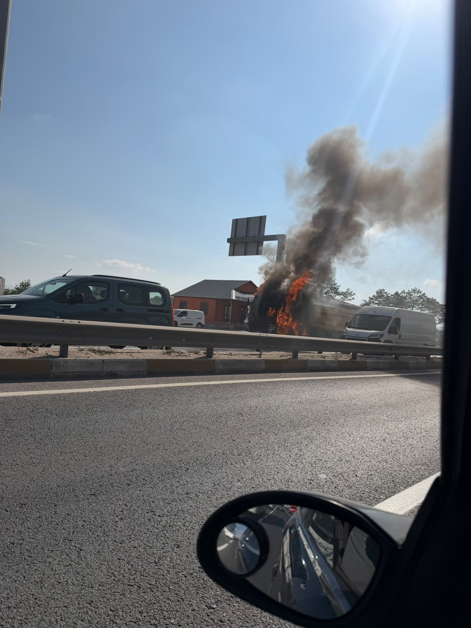Eskişehir Çevre Yolunda Hafriyat Kamyonu Alev Alev Yandı (1)