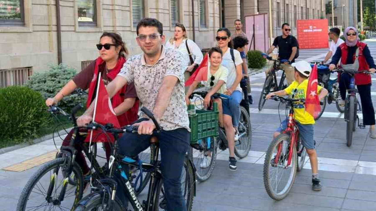 Eskişehir'de 15 Temmuz İçin Pedal Çevirdiler (1)