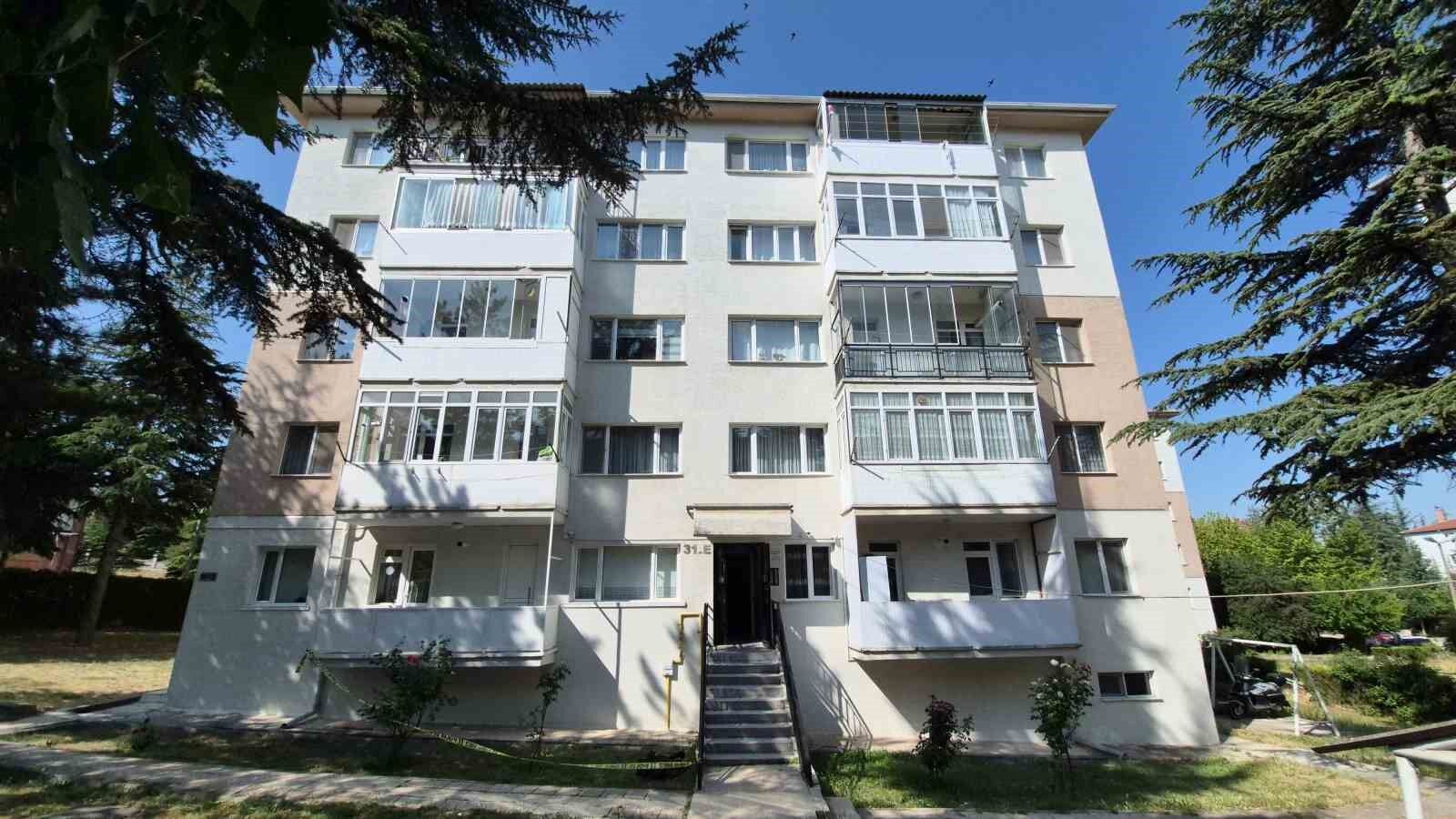 Eskişehir’de 4’Üncü Kattan Düşen Yaşlı Kadın Hayatını Kaybetti (2)