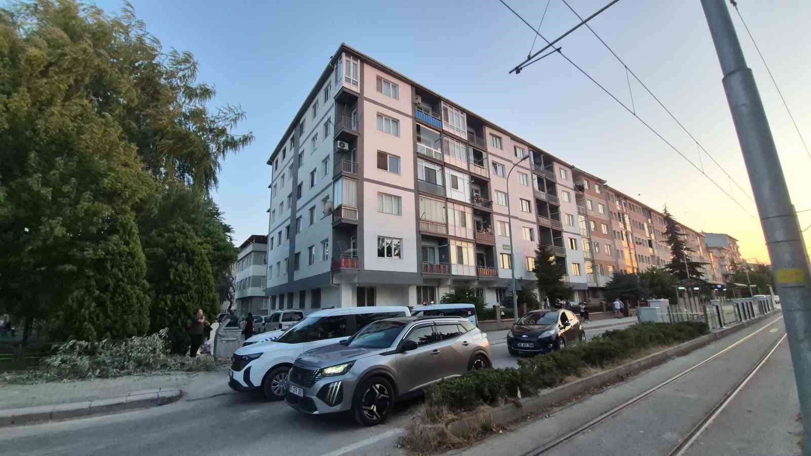 Eskişehir'de Baba Ile Oğul Tartışması Polisi Harekete Geçirdi (2)