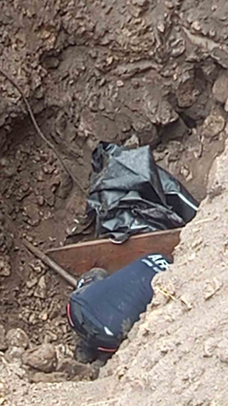 Eskişehir’de Define Tüneli Çöktü 1 Kişi Hayatını Kaybetti (2)