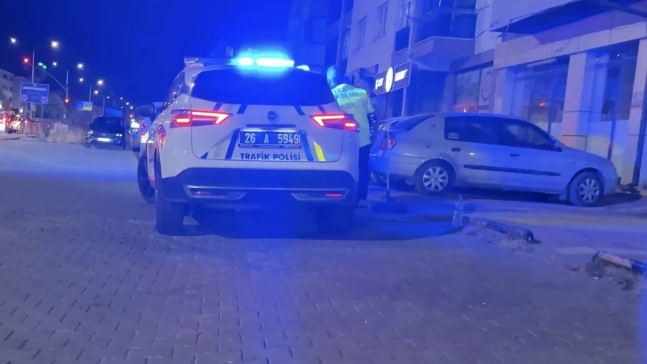 Eskişehir'de Dur İhtarına Uymayan Alkollü Sürücü Yakalandı (1)