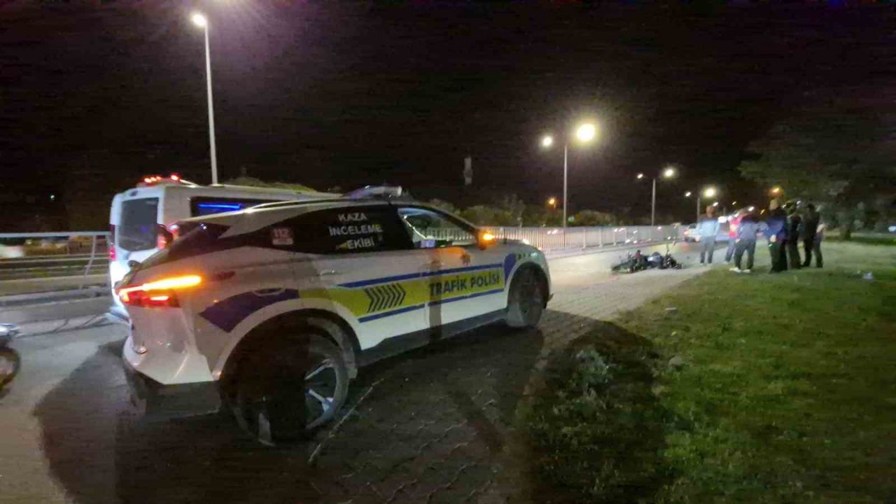 Eskişehir'de Ehliyetsiz Sürücü Kaza Yaptı 1 Yaralı (1)