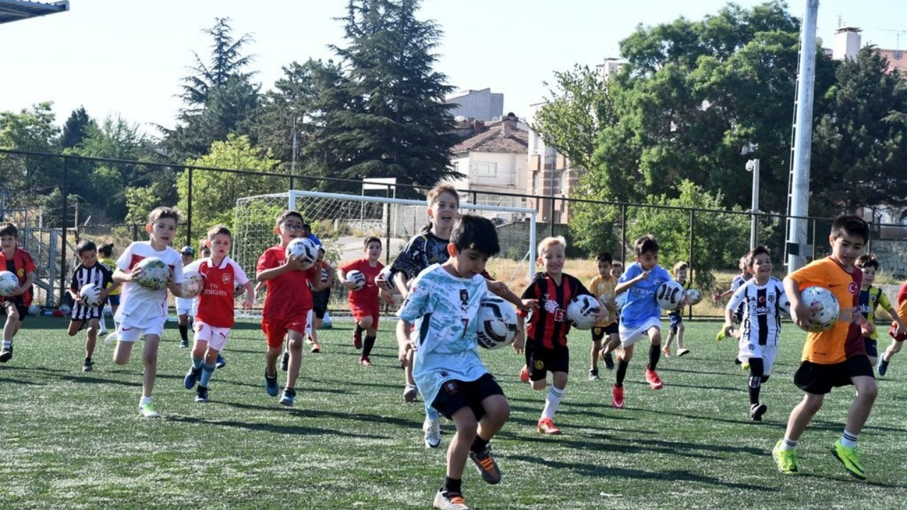 Eskişehir'de Gsb Spor Okullarında Futbol Eğitimleri Sürüyor (1)