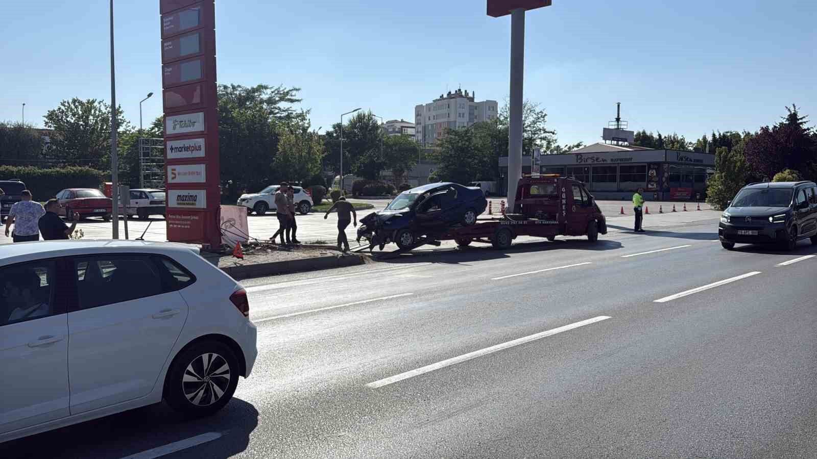 Eskişehir’de Hatalı Manevra Kazaya Neden Oldu (2)
