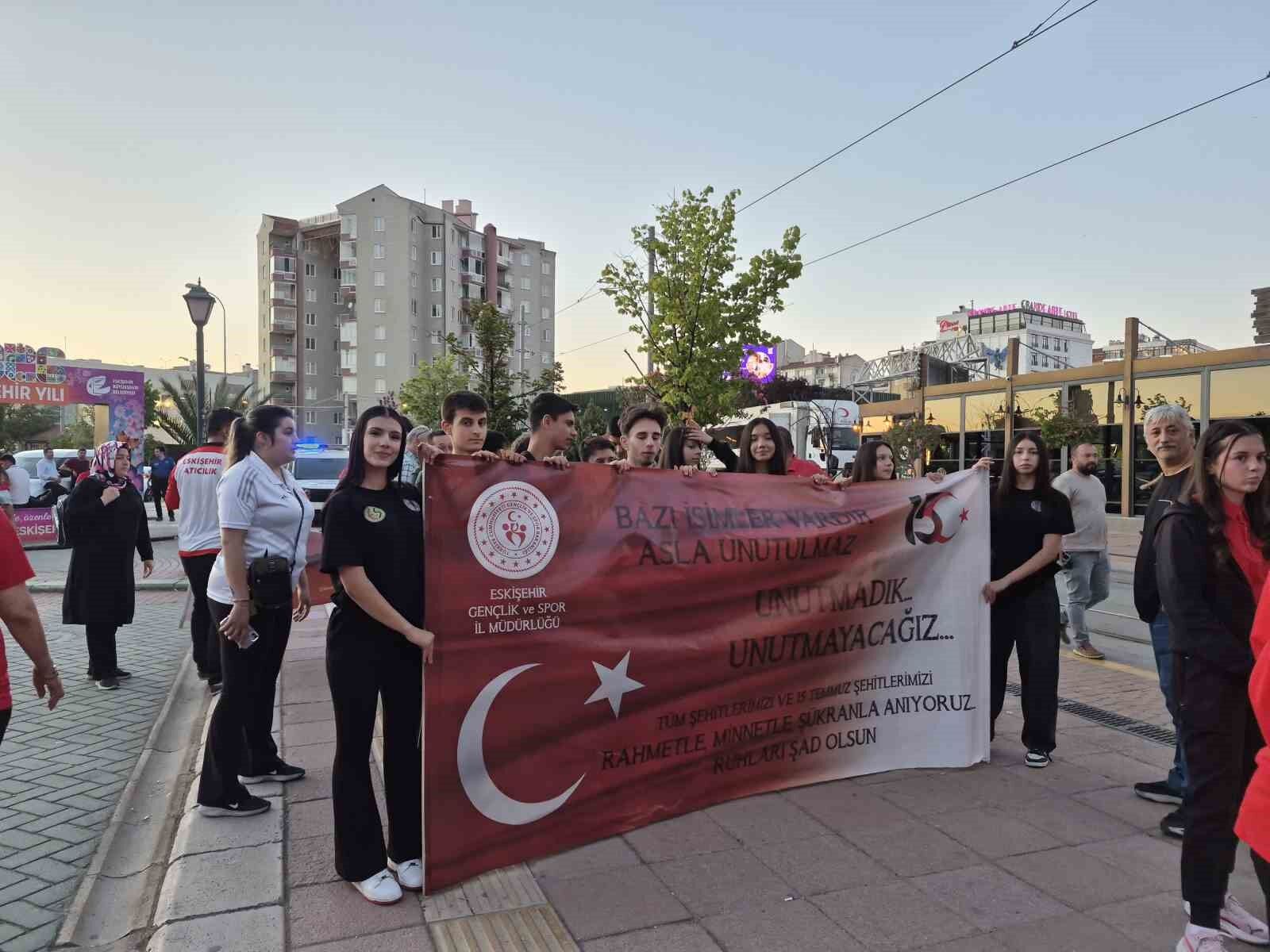 Eskişehir'de Milli Sporcular Sancağı Gururla Taşıdı (2)