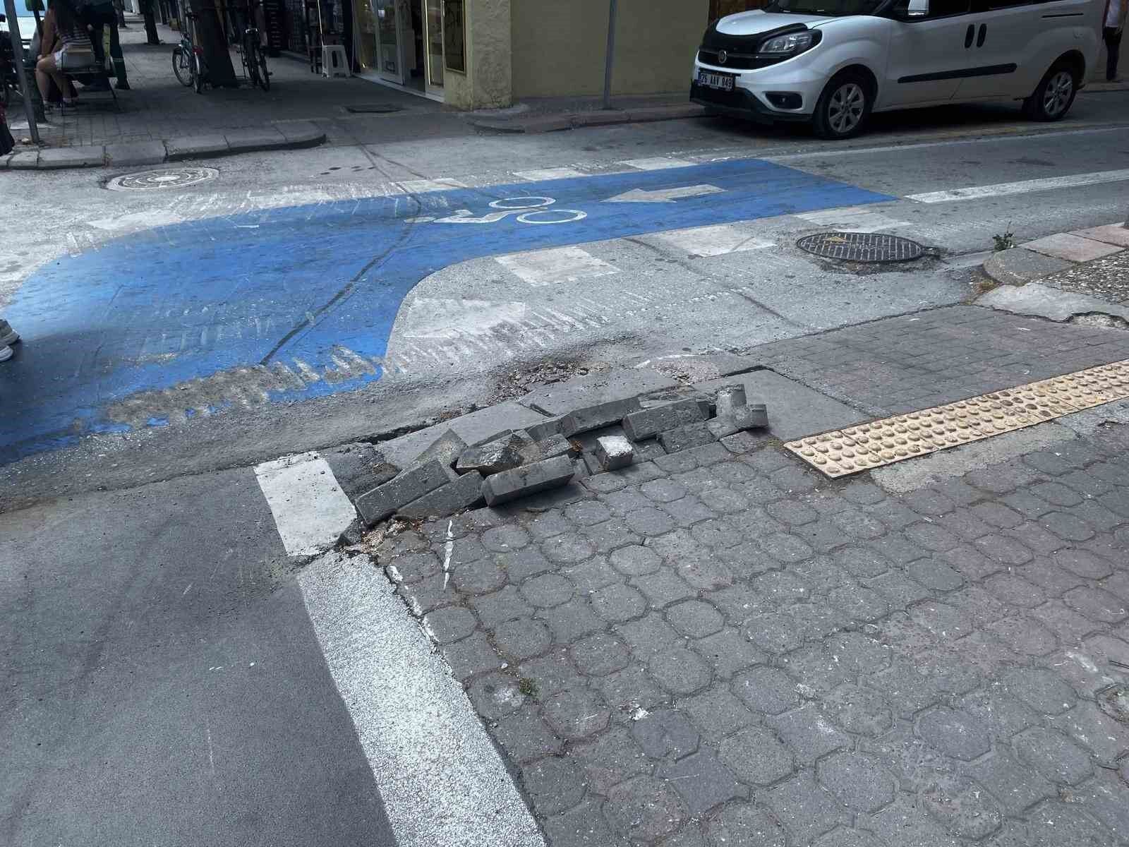 Eskişehir’de O Kaldırımdaki Hasar Onarım Bekliyor (2)