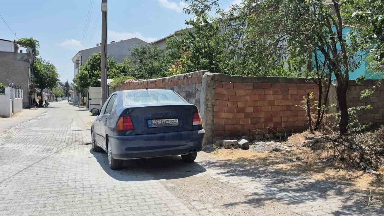 Eskişehir'de Otomobilin Elektrik Aksamı Yandı, Facia Önlendi (1)