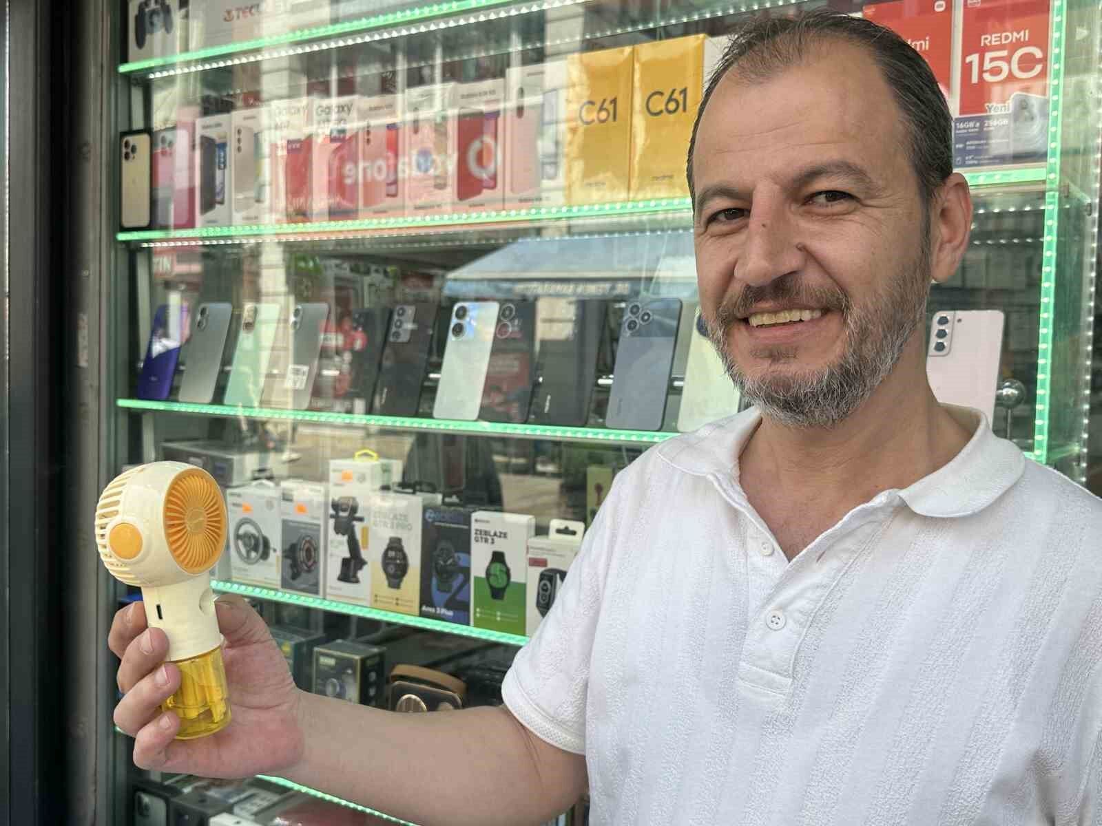 Eskişehir'de Sıcakların Yeni Gözdesi El Pervaneleri Oldu (1)