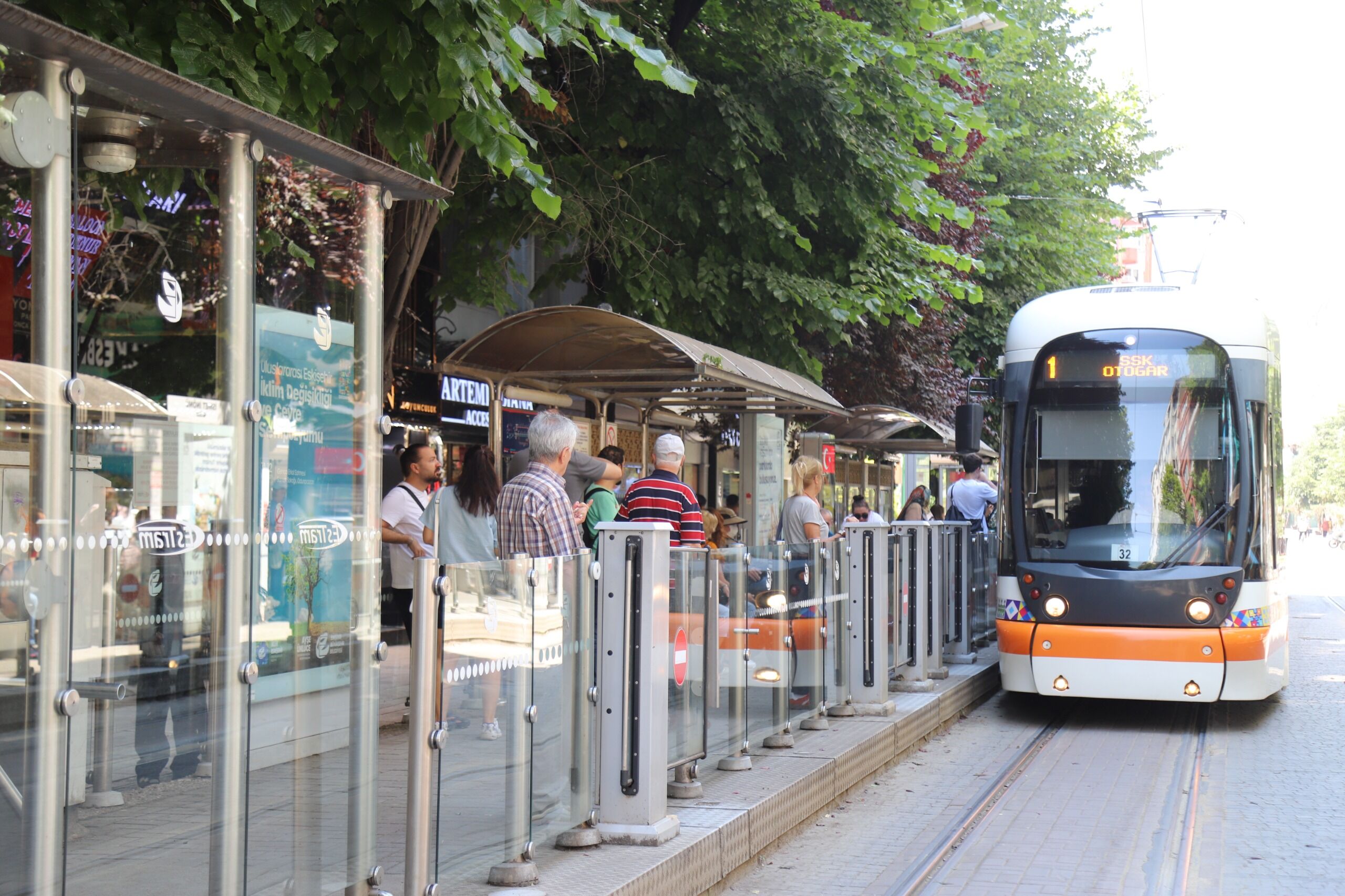 Eskişehir'de Tramvay Duraklarında Qr Kod Dönemi Başlıyor (3)