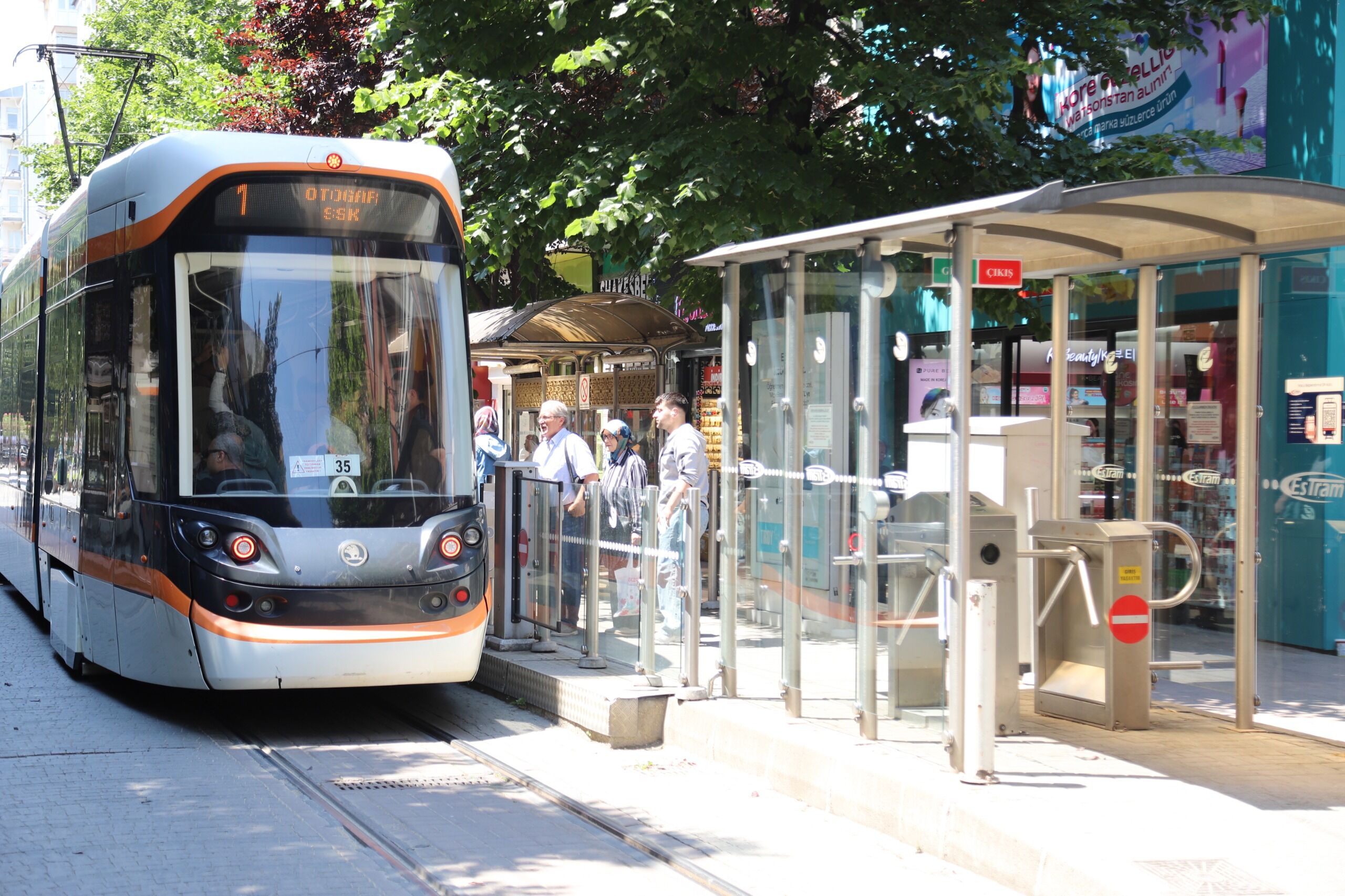 Eskişehir'de Tramvay Duraklarında Qr Kod Dönemi Başlıyor (4)