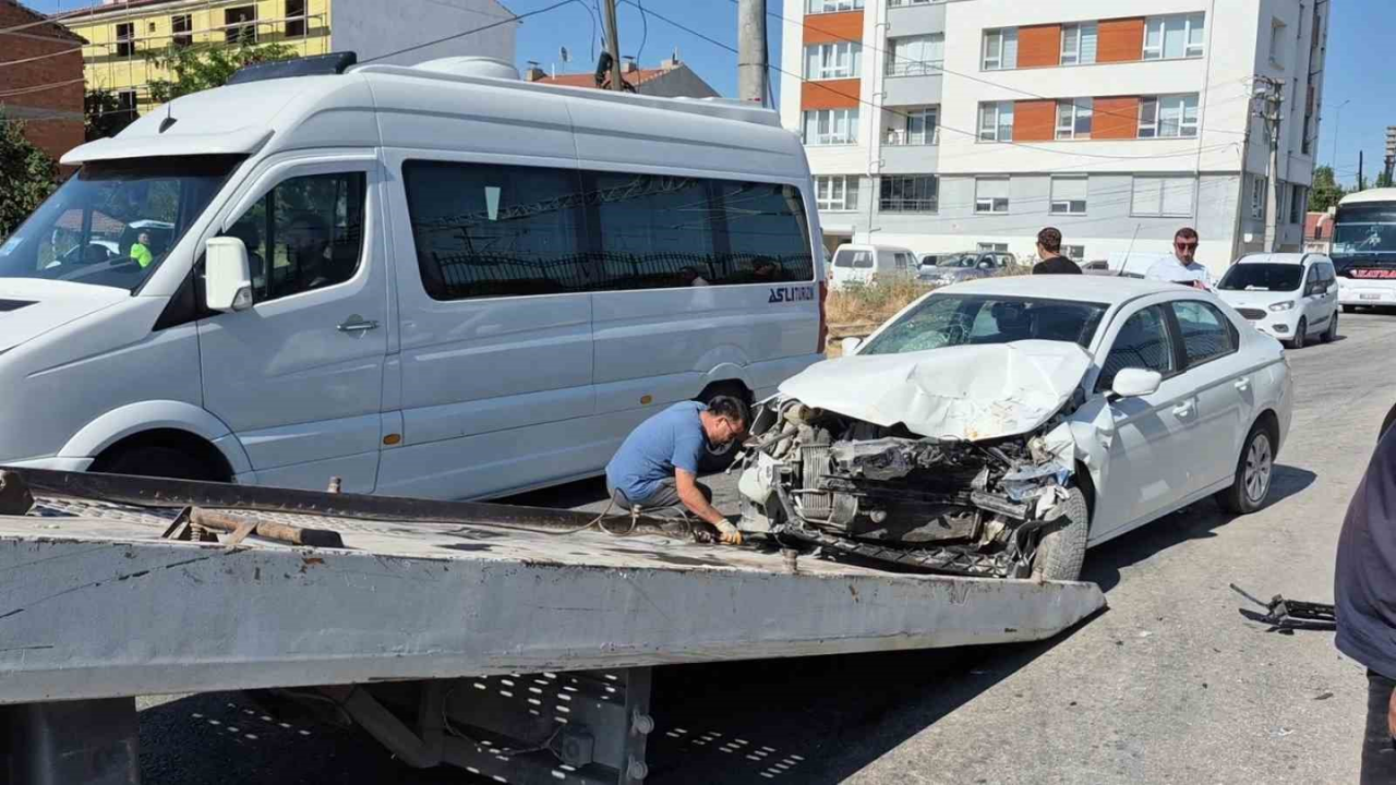 Eskişehir'de Zincirleme Kaza 2 Kişi Yaralandı (1)