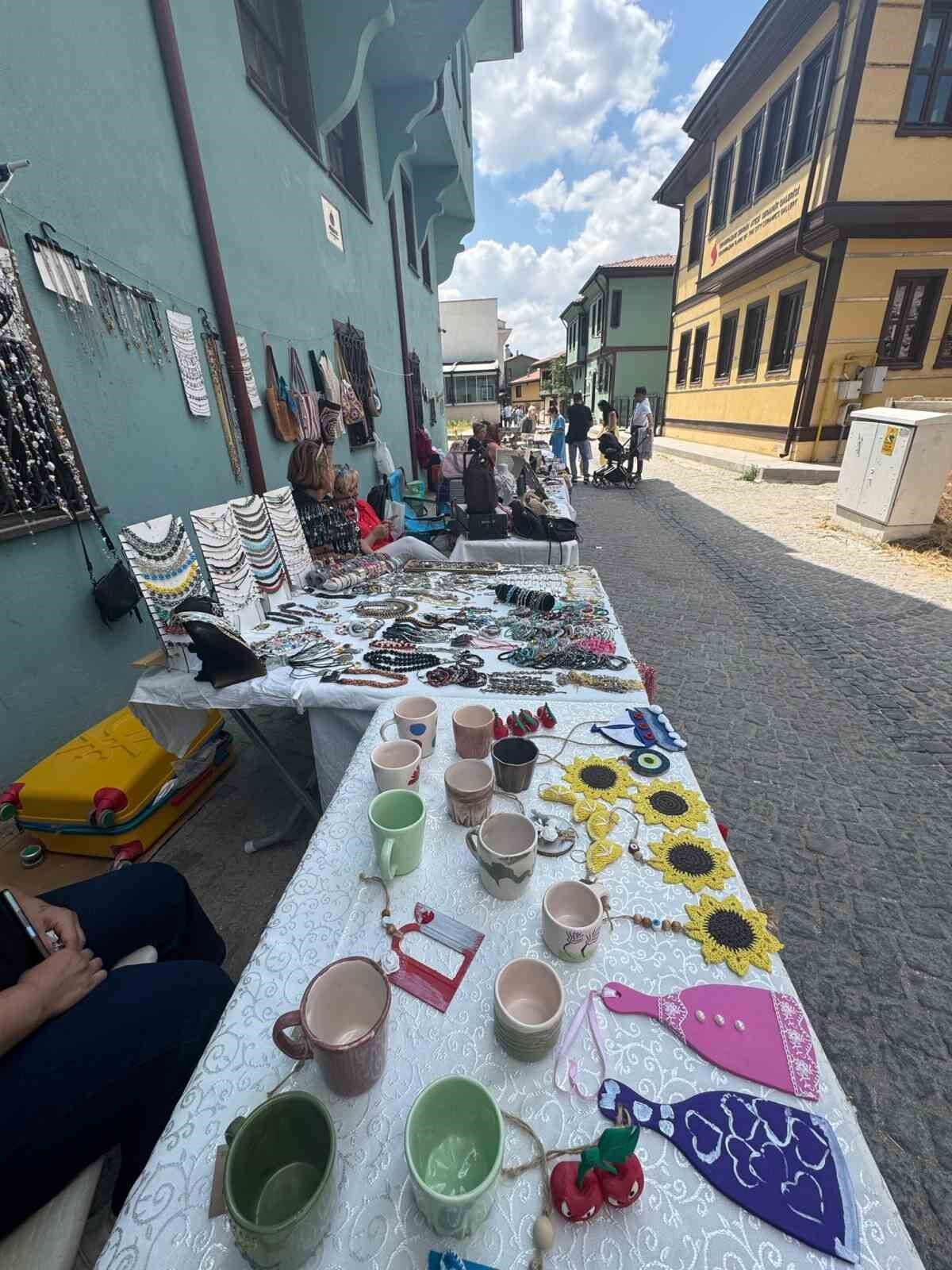 Eskişehirli Kadınlar El Emeğini Kazanca Dönüştürüyor (2)