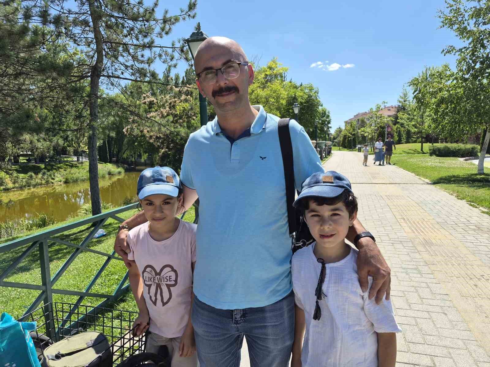 Eskişehirli Minik Kardeşler Simit Satarak Hayatı Öğreniyor (2)