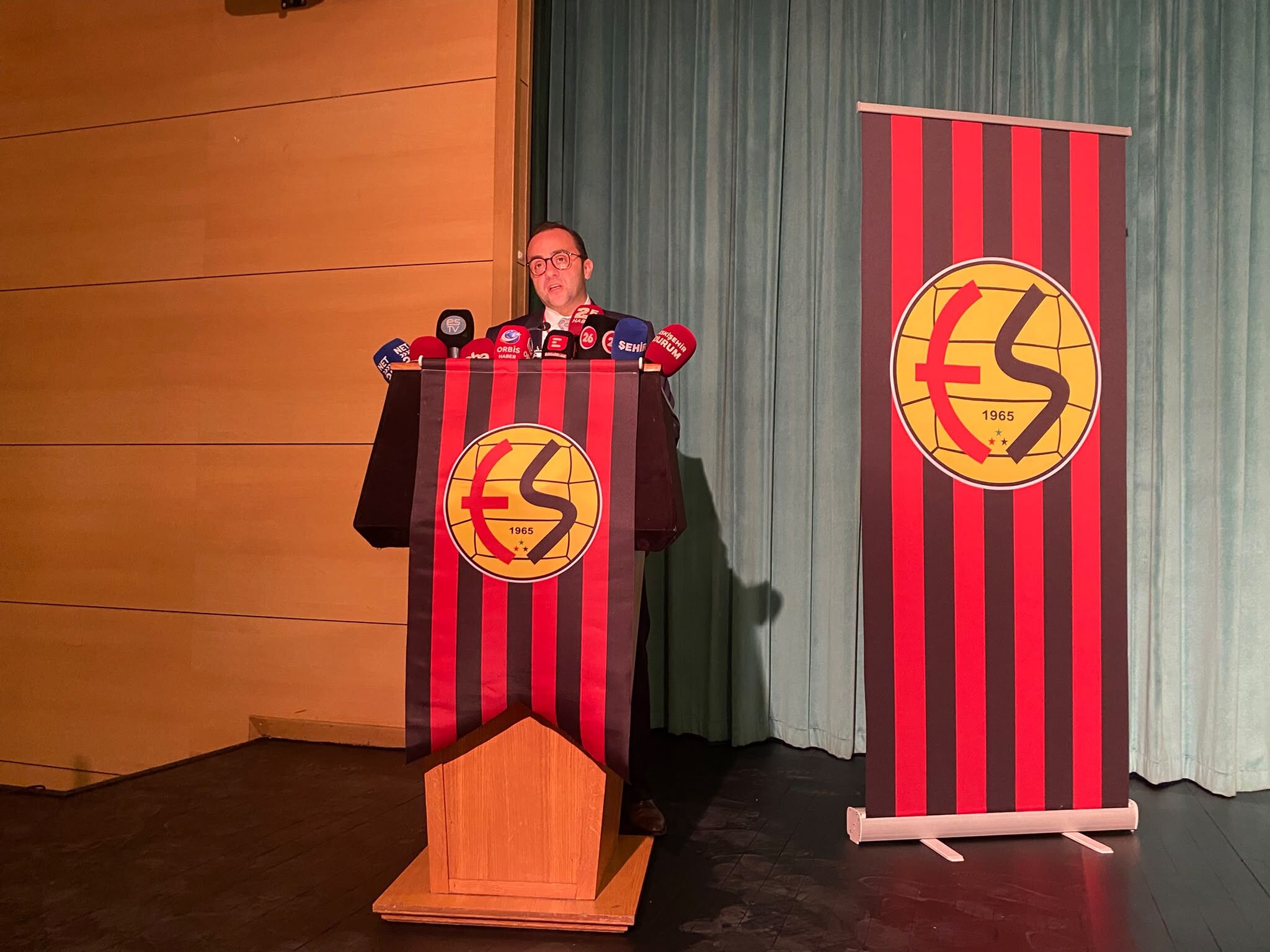 Eskişehirspor Mali Genel Kurulu'nda Entok'tan Açıklama Eskişehirspor'da Tek Hedef Şampiyonluk (2)