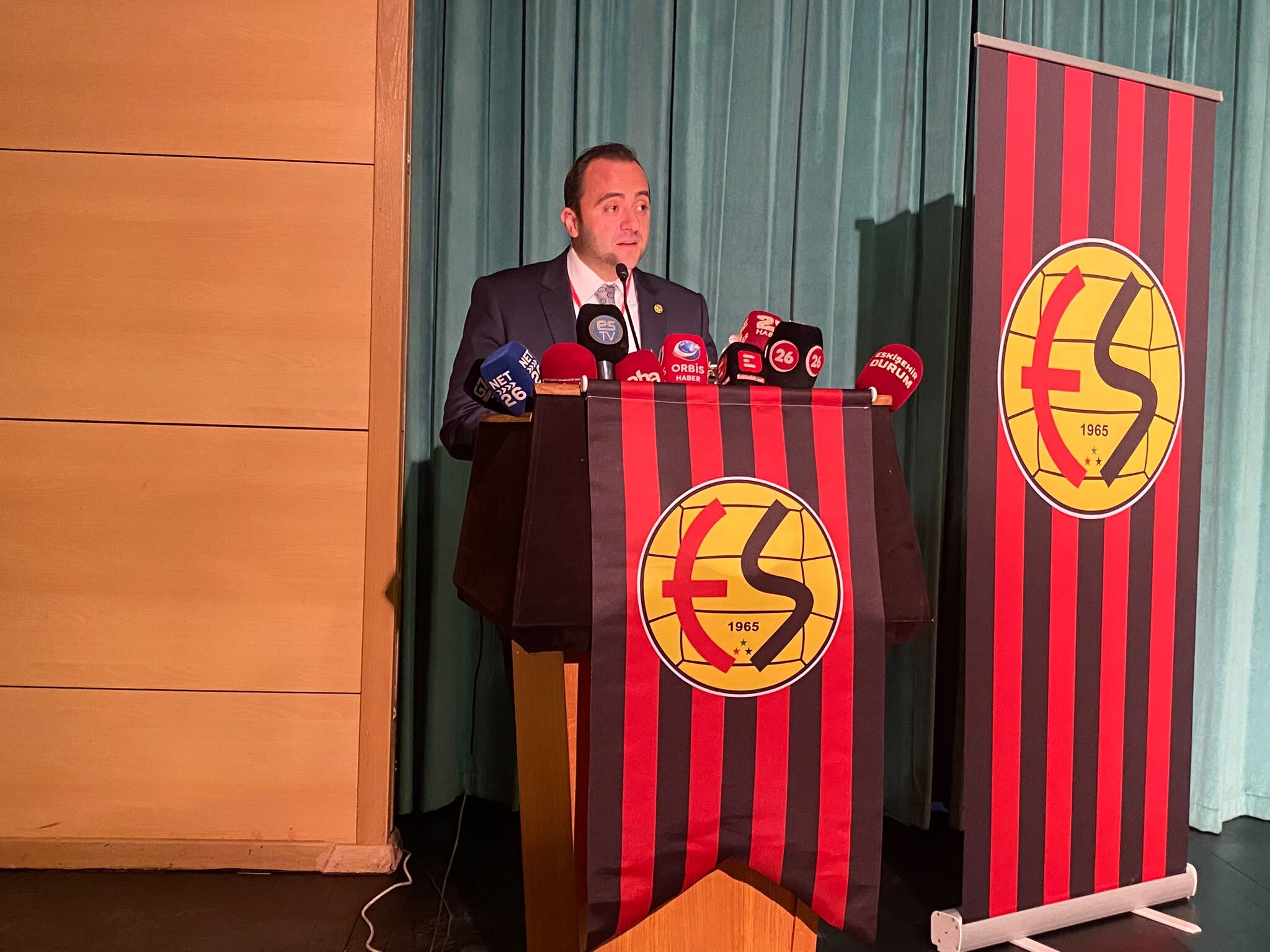 Eskişehirspor'un Toplam Borcu 618,9 Milyon Lira Olarak Açıklandı (2)