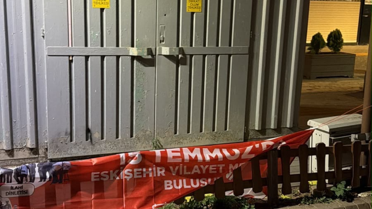 Gürhan Albayrak'tan 15 Temmuz Pankartı Tepkisi (3)