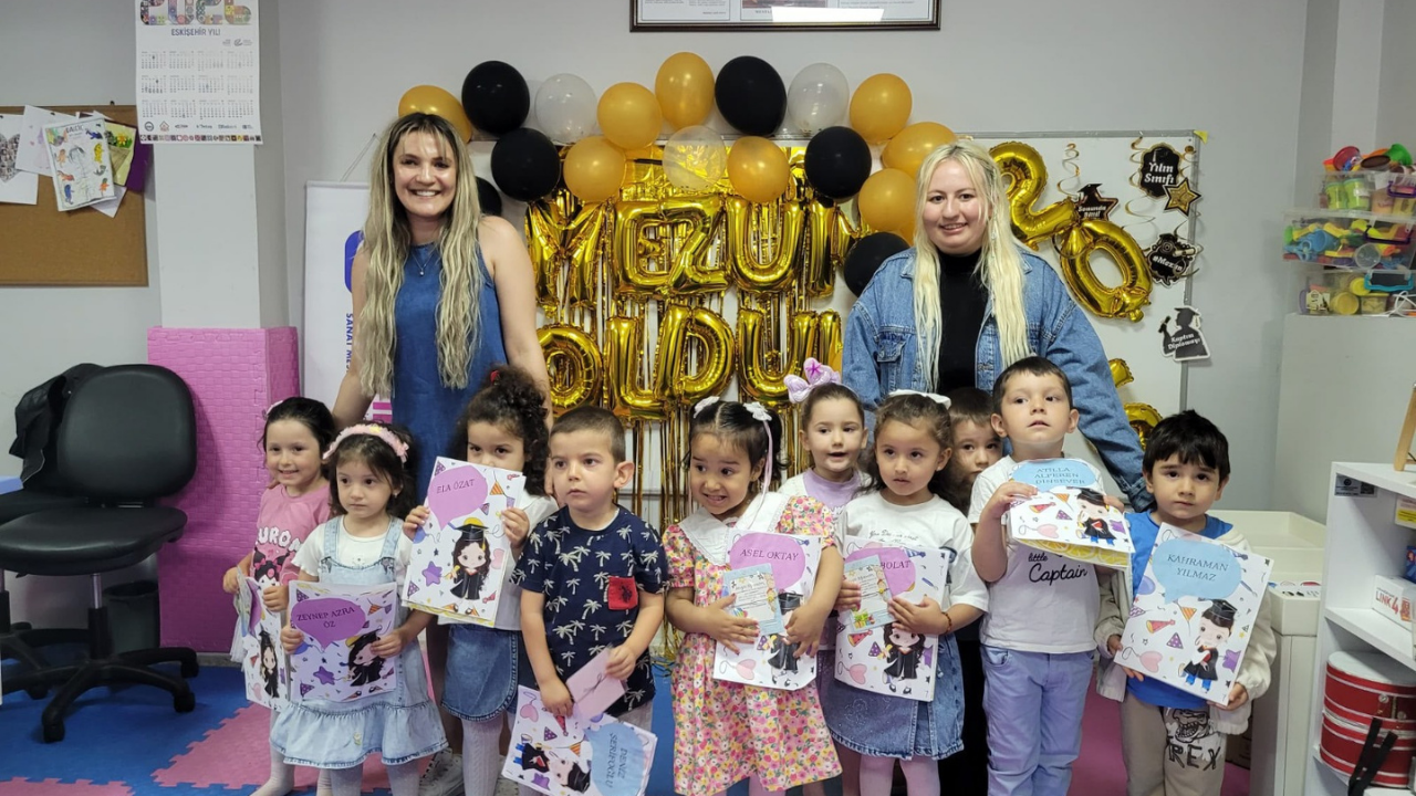 Minik Öğrencilerin İlk Karne Heyecanı (2)