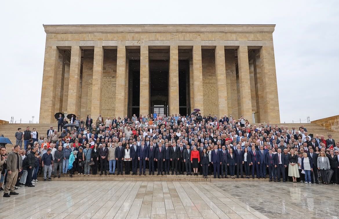 Özgür Özel, Yeni Parti Heyetiyle Anıtkabir'i Ziyaret Etti (1)